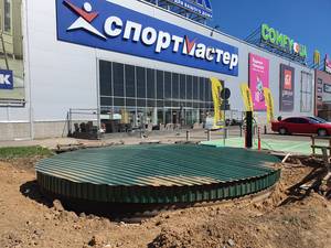 
	Заказчик имел необходимость в&nbsp;подземной емкости&nbsp;для запаса питьевой воды. Нами была поставлена стальная сборная вертикальная емкость для питьевой воды для торгово-развлекательного комплекса. Резервуар укомплектован двумя отводами 100мм каждый: забор и наполнение.&nbsp;Модульная емкость&nbsp;была собрана тремя работниками за четыре дня.&nbsp;

	

	

	&nbsp;

	&nbsp;

	&nbsp;

